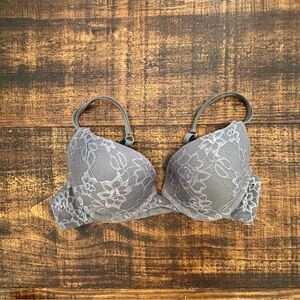 Daisy Fuentes Lace Push Up Bra- EUC